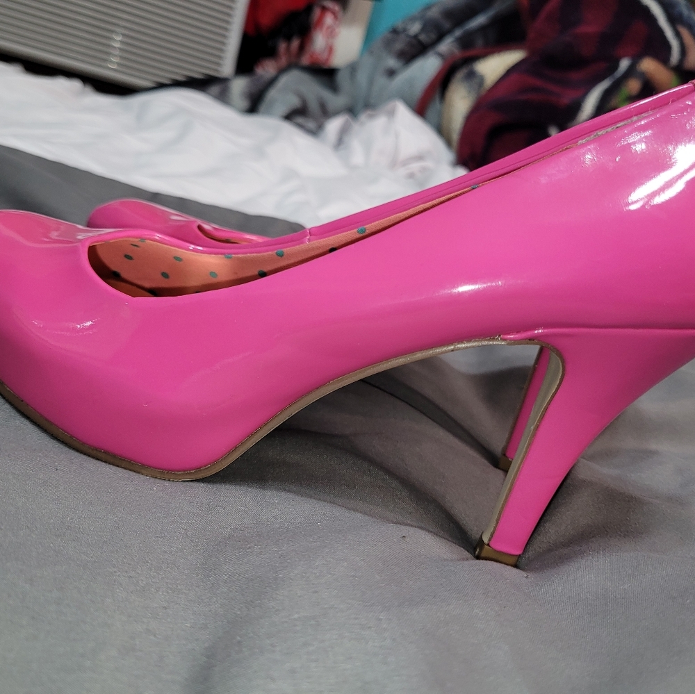 Madden Girl Pink Pumps size 7 great condition